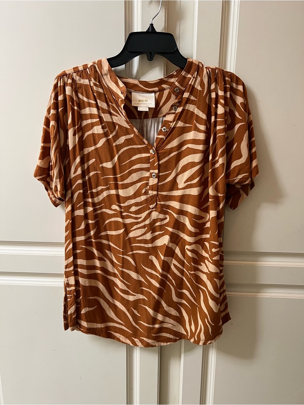 Maeve for Anthropologie Rust and Cream Zebra-Print Short Sleeve Henley Blouse